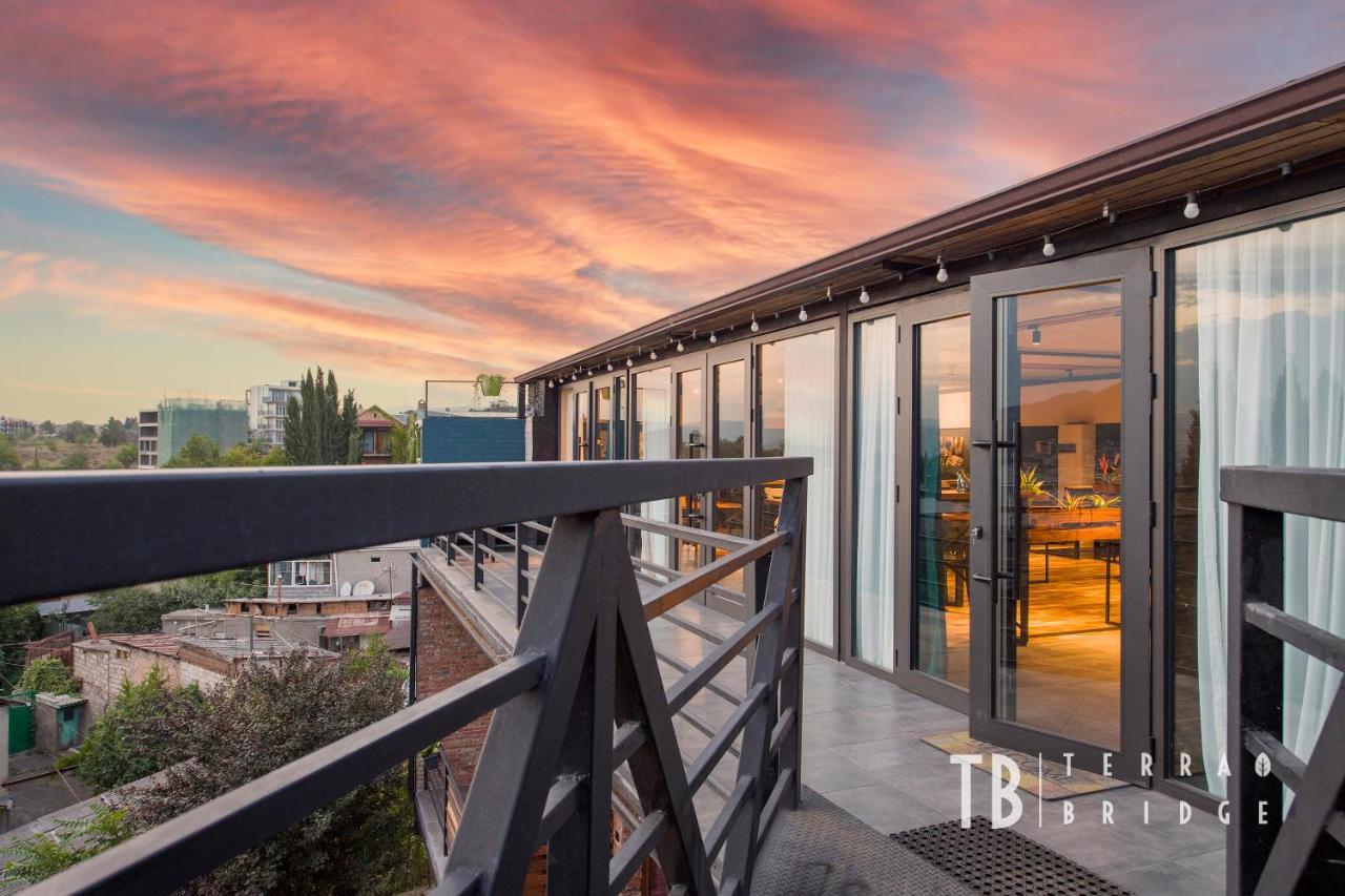 Hotel Terra Bridge Tiflis Exterior foto