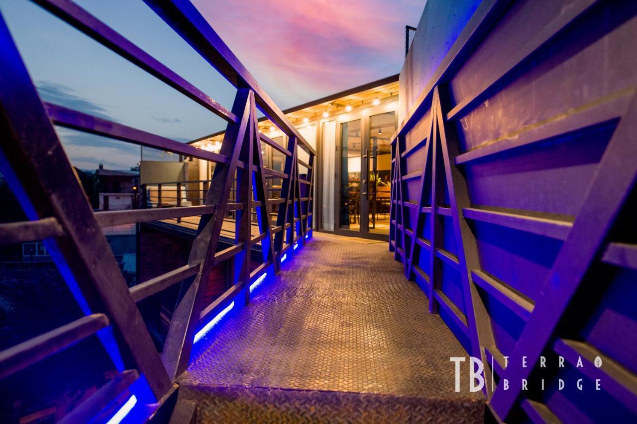 Hotel Terra Bridge Tiflis Exterior foto